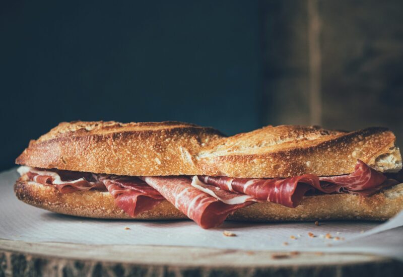 Sandwich jambon cru sur pain artisanal